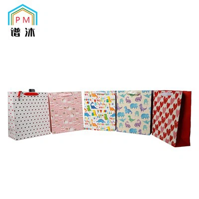 Mae papur gwyn yn trin bagiau siopa papur